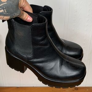 Vagabond ‘Dionn’ Black Leather Chelsea Boots